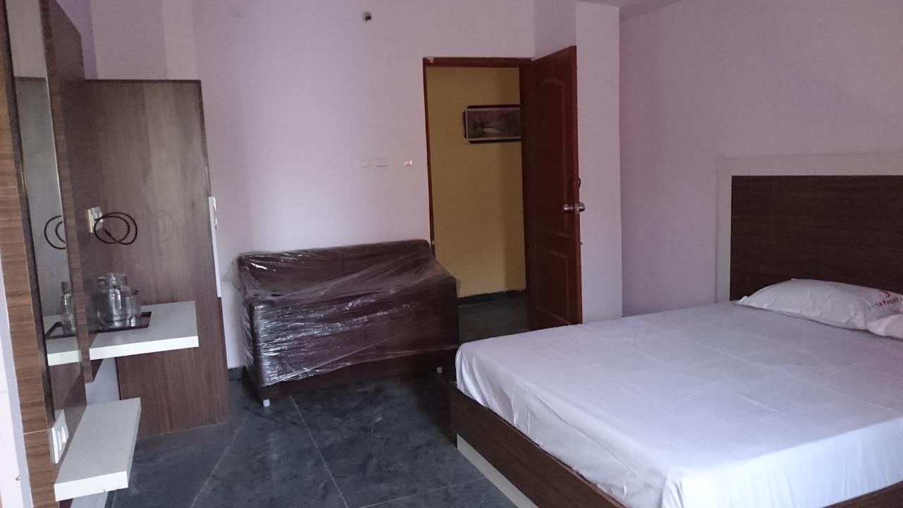 Sapphire Inn Bangalore Bagian luar foto
