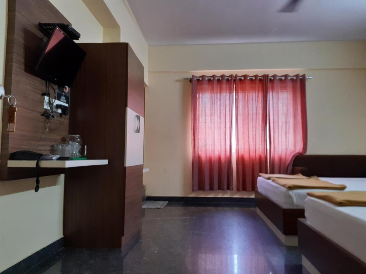 Sapphire Inn Bangalore Bagian luar foto